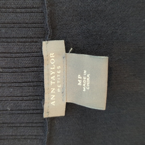 Ann Taylor Petites Low Cut V-Neck Sweater. Dark Blue Size Medium Petite - Picture 3 of 8